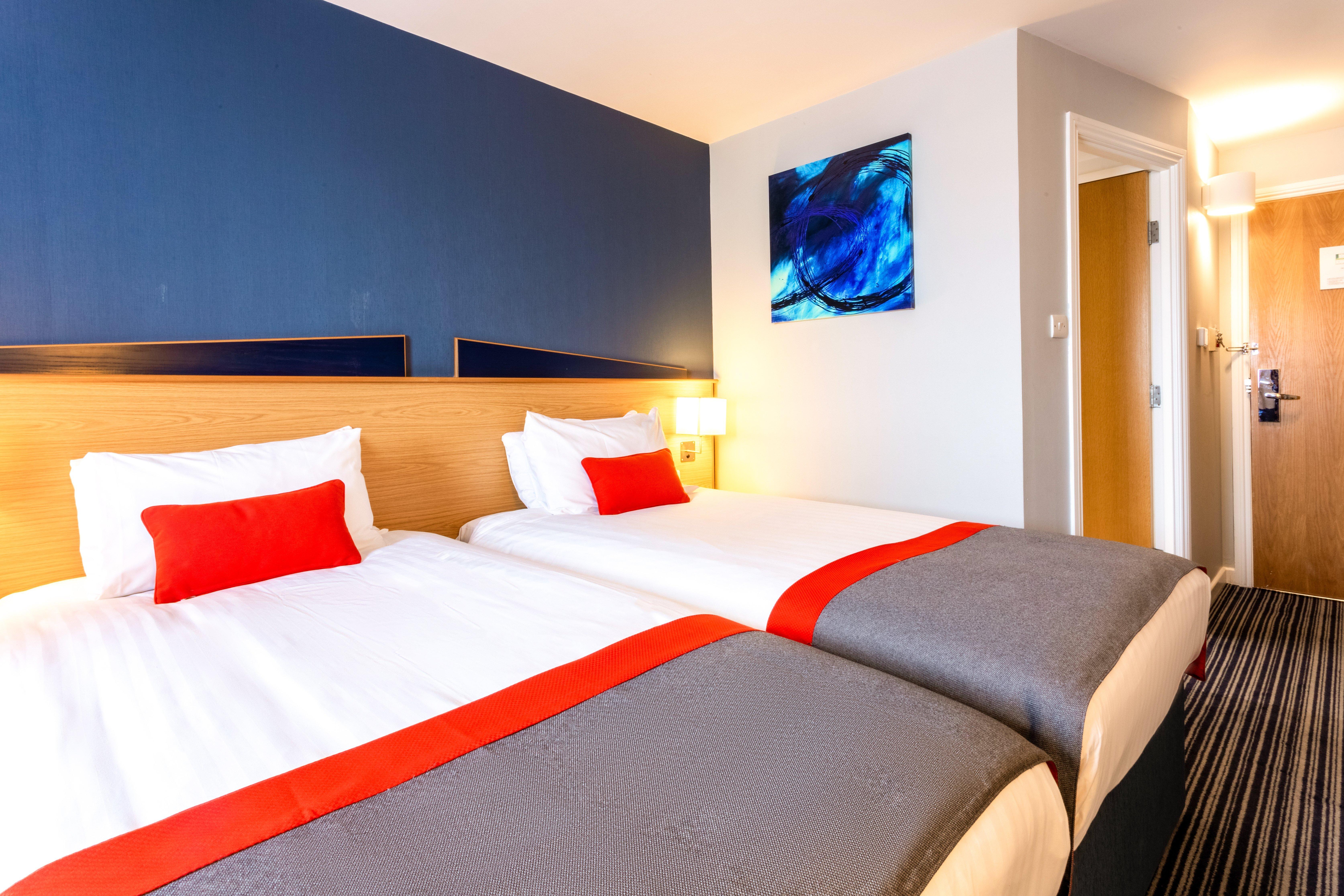 Holiday Inn Express Perth By Ihg Екстер'єр фото